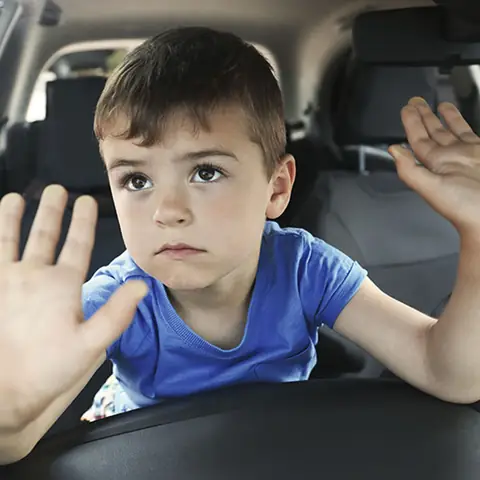 Cách Thoát Hiểm Trên Xe Ô Tô: Bí Quyết An Toàn Từ A-z