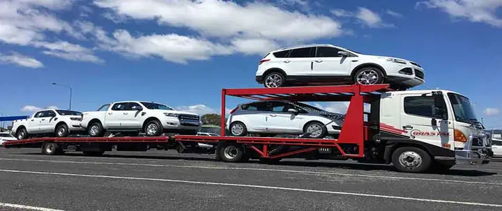 Chi Phí Vận Chuyển Xe Ô Tô: So Sánh Tự Lái Và Dịch Vụ Chuyên Dụng