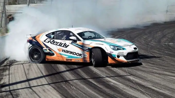 Hướng Dẫn Drift Xe Ô Tô Toàn Diện: Kỹ Thuật & An Toàn Hướng Dẫn Drift Xe Ô Tô Toàn Diện: Kỹ Thuật & An Toàn