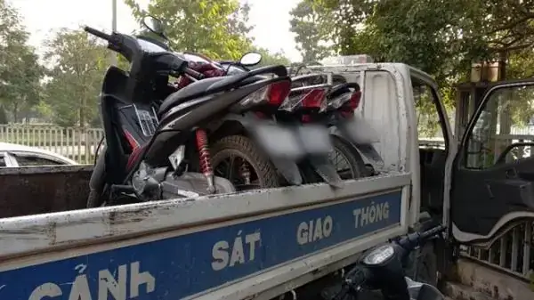 Lỗi Nào Thì Bị Giữ Xe Ô Tô: Danh Sách Đầy Đủ & Xử Lý Khi Xe Bị Tạm Giữ Lỗi Nào Thì Bị Giữ Xe Ô Tô: Danh Sách Đầy Đủ & Xử Lý Khi Xe Bị Tạm Giữ