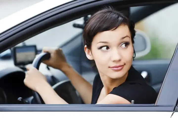 Lái Xe Ô Tô Ban Đêm An Toàn: Bí Quyết Từ Chuyên Gia Để Tự Tin Trên Mọi Nẻo Đường