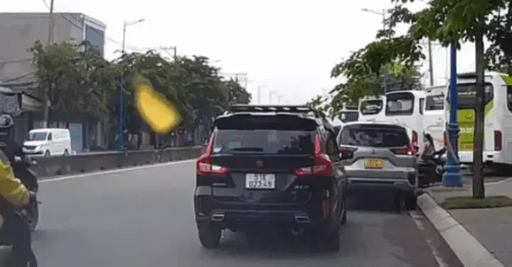 Mở Cửa Xe Ô Tô Bất Cẩn: Nguyên Nhân, Hậu Quả Pháp Lý Và Cách Phòng Tránh Tai Nạn Mở Cửa Xe Ô Tô Bất Cẩn: Nguyên Nhân, Hậu Quả Pháp Lý Và Cách Phòng Tránh Tai Nạn