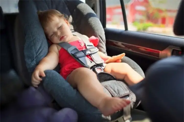Hướng Dẫn Toàn Diện Khi Cho Trẻ Sơ Sinh Đi Xe Ô Tô Đường Dài