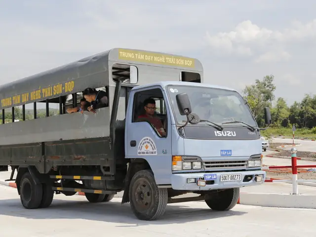 Trung Tâm Đào Tạo Lái Xe Ô Tô Thái Sơn Trung Tâm Đào Tạo Lái Xe Ô Tô Thái Sơn