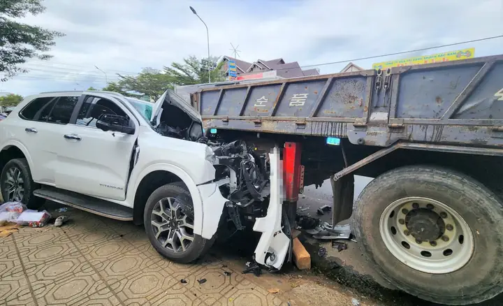 Vụ Tai Nạn Xe Ô Tô Mới Nhất Vụ Tai Nạn Xe Ô Tô Mới Nhất