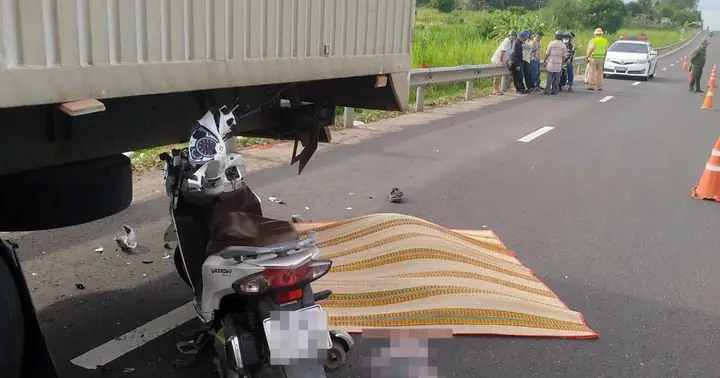 Xe Máy Đâm Vào Ô Tô Đậu: Nguyên Nhân Và Cách Phòng Tránh