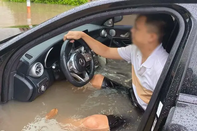 Hướng Dẫn Chi Tiết: Xử Lý Khi Xe Ô Tô Bị Ngập Nước Chết Máy