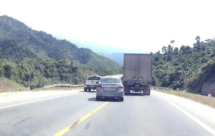 Xe Ô Tô Lấn Làn Phạt Bao Nhiêu Xe Ô Tô Lấn Làn Phạt Bao Nhiêu