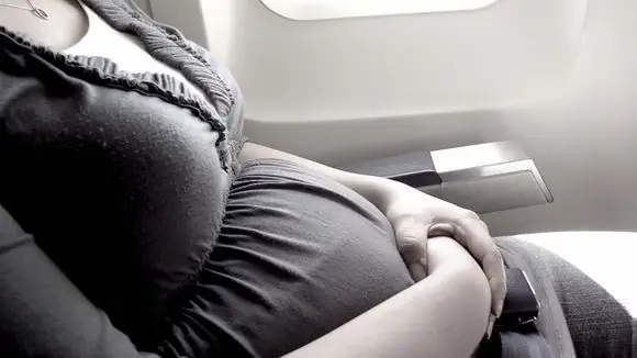 Bà Bầu Đi Xe Ô Tô Đường Dài: Hướng Dẫn An Toàn Từ A Đến Z Bà Bầu Đi Xe Ô Tô Đường Dài: Hướng Dẫn An Toàn Từ A Đến Z