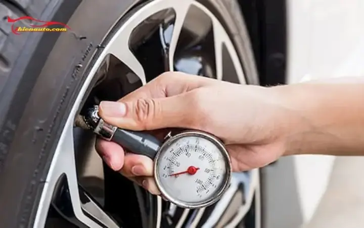 Bảng Áp Suất Lốp Xe Ô Tô Chuẩn Cho Từng Dòng Xe Và Hướng Dẫn Đo Bảng Áp Suất Lốp Xe Ô Tô Chuẩn Cho Từng Dòng Xe Và Hướng Dẫn Đo