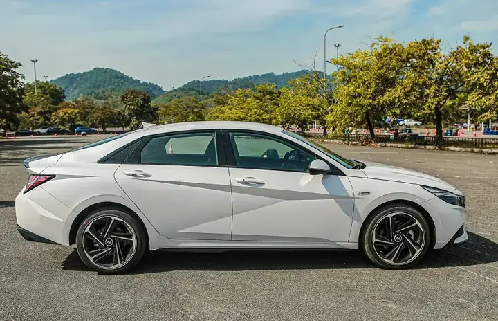 Bảng Giá Hyundai Elantra 2026: Cập Nhật Chi Tiết Từng Phiên Bản Và Lời Khuyên Mua Xe Bảng Giá Hyundai Elantra 2026: Cập Nhật Chi Tiết Từng Phiên Bản Và Lời Khuyên Mua Xe