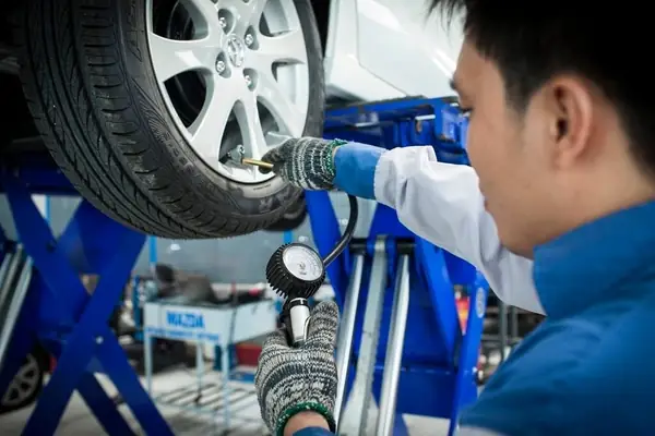Bảo Dưỡng Lốp Xe Ô Tô Đúng Chuẩn: 10 Bước Đảm Bảo An Toàn Tối Đa Bảo Dưỡng Lốp Xe Ô Tô Đúng Chuẩn: 10 Bước Đảm Bảo An Toàn Tối Đa