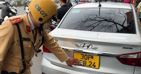 Che, Làm Mờ Biển Số Xe Ô Tô: Mức Phạt & Hậu Quả Pháp Lý Cần Biết Che, Làm Mờ Biển Số Xe Ô Tô: Mức Phạt & Hậu Quả Pháp Lý Cần Biết