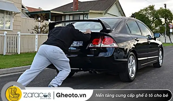 Cách Đẩy Xe Ô Tô Khi Hết Bình: Hướng Dẫn Chi Tiết Cho Số Sàn & Tự Động Cách Đẩy Xe Ô Tô Khi Hết Bình: Hướng Dẫn Chi Tiết Cho Số Sàn & Tự Động