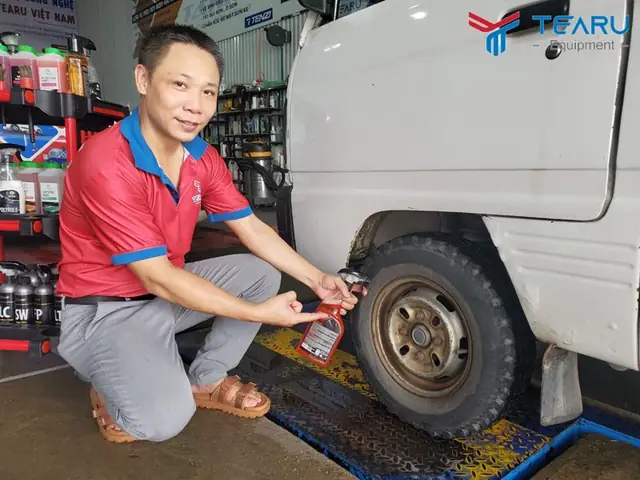 Cách Làm Đen Lốp Xe Ô Tô Tại Nhà Đơn Giản & Hiệu Quả Cách Làm Đen Lốp Xe Ô Tô Tại Nhà Đơn Giản & Hiệu Quả