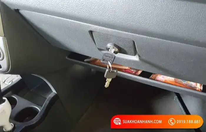 Chế Khoá Cốp Xe Ô Tô: Tổng Hợp 3 Phương Pháp & Hướng Dẫn Chi Tiết