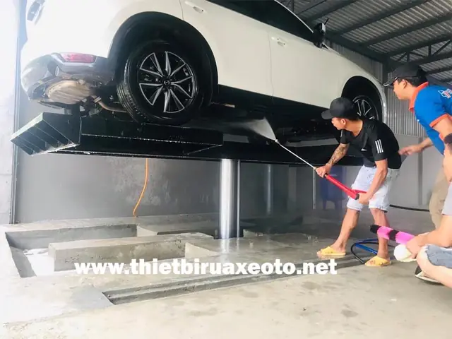 Rửa Gầm Xe Ô Tô: Tại Sao Bắt Buộc Và Bí Quyết Thực Hiện Đúng Cách Rửa Gầm Xe Ô Tô: Tại Sao Bắt Buộc Và Bí Quyết Thực Hiện Đúng Cách