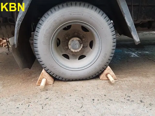 Cục Chèn Bánh Xe Ô Tô Cục Chèn Bánh Xe Ô Tô