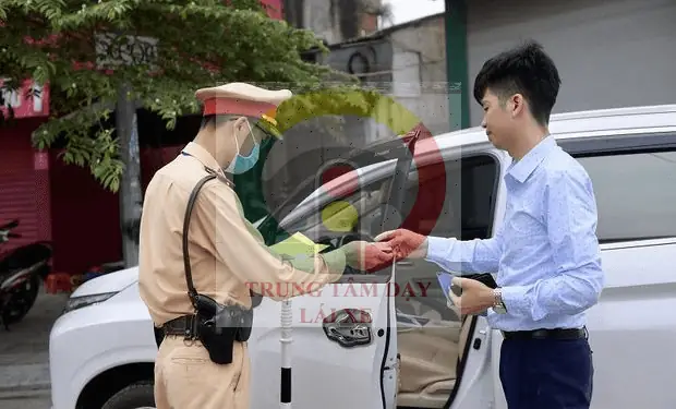 Đăng Ký Xe Ô Tô Hết Hạn: Xử Phạt Như Thế Nào & Cách Khắc Phục Đăng Ký Xe Ô Tô Hết Hạn: Xử Phạt Như Thế Nào & Cách Khắc Phục