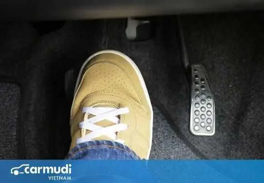 Giày Lái Xe Ô Tô: Bí Quyết Chọn Đôi Phù Hợp Cho An Toàn Tuyệt Đối Giày Lái Xe Ô Tô: Bí Quyết Chọn Đôi Phù Hợp Cho An Toàn Tuyệt Đối