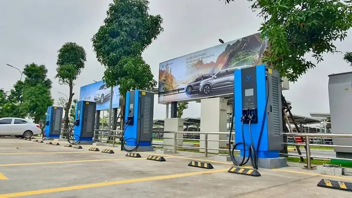 Trạm Sạc Xe Điện Mở: Giải Pháp Vàng Cho Người Dùng Xe Điện Việt Nam Trạm Sạc Xe Điện Mở: Giải Pháp Vàng Cho Người Dùng Xe Điện Việt Nam
