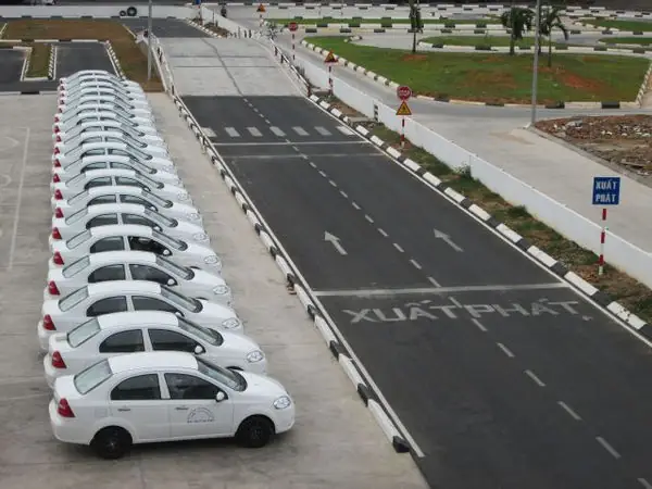 Học Lái Xe Ô Tô Hạng B2 Cấp Tốc: Tổng Quan Và Lời Khuyên Thực Tế Học Lái Xe Ô Tô Hạng B2 Cấp Tốc: Tổng Quan Và Lời Khuyên Thực Tế