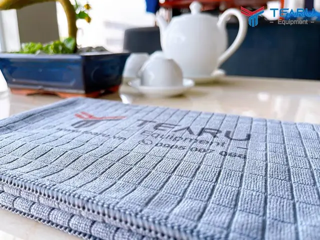 Khăn Lau Xe Ô Tô Chuyên Dụng: Bí Quyết Lựa Chọn & Cảnh Báo Hàng Giá Rẻ Khăn Lau Xe Ô Tô Chuyên Dụng: Bí Quyết Lựa Chọn & Cảnh Báo Hàng Giá Rẻ