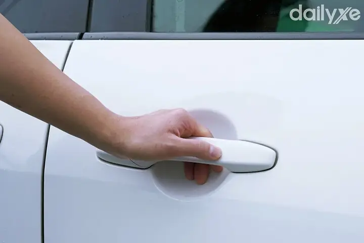 Cửa Xe Ô Tô Không Đóng Được: Nguyên Nhân & Cách Xử Lý Chi Tiết Cửa Xe Ô Tô Không Đóng Được: Nguyên Nhân & Cách Xử Lý Chi Tiết