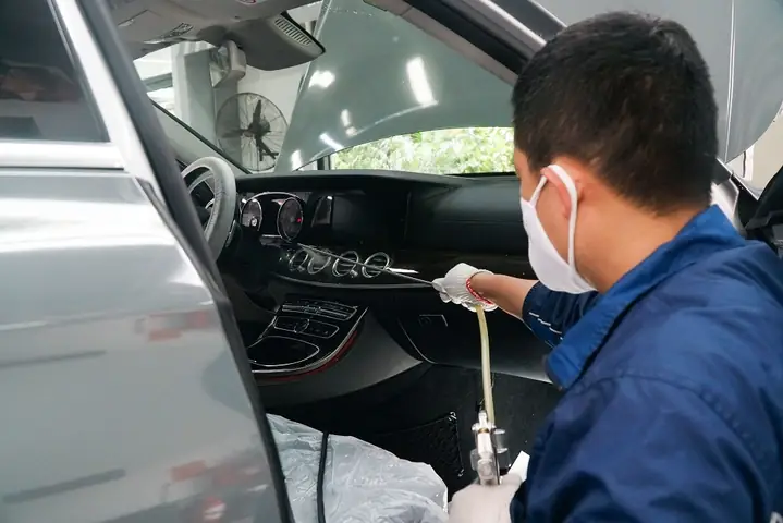 Khử Trùng Xe Ô Tô: Hướng Dẫn Chi Tiết 6 Bước An Toàn Khử Trùng Xe Ô Tô: Hướng Dẫn Chi Tiết 6 Bước An Toàn
