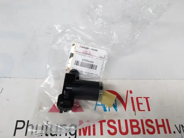 Mô Tơ Bơm Nước Rửa Kính Ô Tô: Nhận Biết Hỏng Hóc & Thay Thế Chi Tiết Mô Tơ Bơm Nước Rửa Kính Ô Tô: Nhận Biết Hỏng Hóc & Thay Thế Chi Tiết