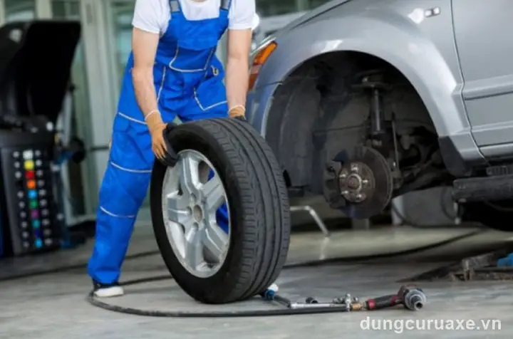 Kinh Nghiệm Mở Tiệm Làm Lốp Ô Tô Xe Tải: Hướng Dẫn Từ A Đến Z Kinh Nghiệm Mở Tiệm Làm Lốp Ô Tô Xe Tải: Hướng Dẫn Từ A Đến Z