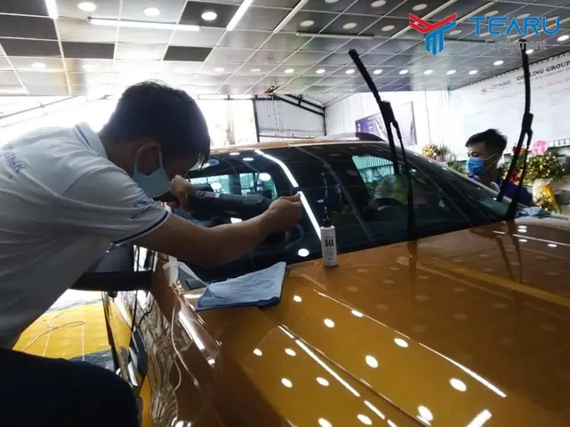 Nước Tẩy Ố Kính Xe Ô Tô: Hướng Dẫn Chi Tiết Từ Chuyên Gia Nước Tẩy Ố Kính Xe Ô Tô: Hướng Dẫn Chi Tiết Từ Chuyên Gia