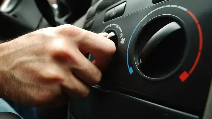 Nút Điều Hòa Xe Ô Tô: Hướng Dẫn Sử Dụng & Khắc Phục Lỗi Chi Tiết Nút Điều Hòa Xe Ô Tô: Hướng Dẫn Sử Dụng & Khắc Phục Lỗi Chi Tiết