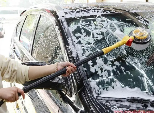 Rửa Xe Ô Tô Quận 12: Bí Quyết Giữ Nước Sơn Bóng Mới & Tránh Tổn Hại Rửa Xe Ô Tô Quận 12: Bí Quyết Giữ Nước Sơn Bóng Mới & Tránh Tổn Hại