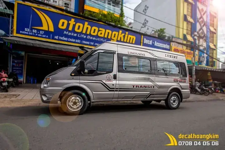 Hướng Dẫn Toàn Diện Về Tem Xe Ô Tô 16 Chỗ: Lựa Chọn, Dán & Bảo Trì Chuẩn Chuyên Gia Hướng Dẫn Toàn Diện Về Tem Xe Ô Tô 16 Chỗ: Lựa Chọn, Dán & Bảo Trì Chuẩn Chuyên Gia
