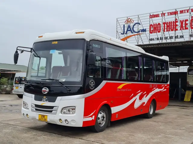 Thuê Xe Ô Tô 35 Chỗ: Đánh Giá Chi Tiết & Bảng So Sánh Các Dòng Xe Phổ Biến