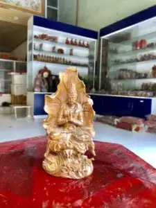 Tượng Gỗ Thơm Để Xe Ô Tô: Bí Quyết Chọn, Sử Dụng & Bảo Quản Chuẩn Chuyên Gia
