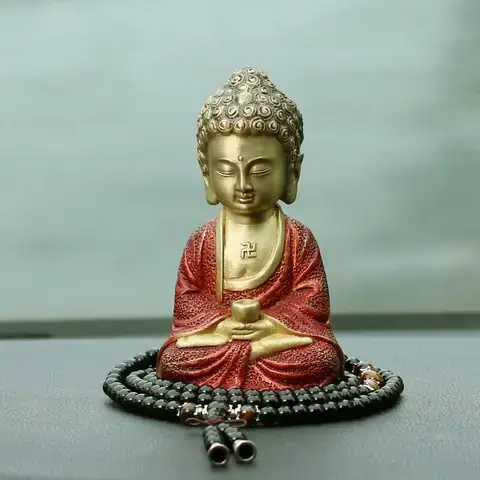 Tượng Phật A Di Đà Trên Xe Ô Tô: Lợi Ích Thực Tế & Cách Đặt Chuẩn An Toàn