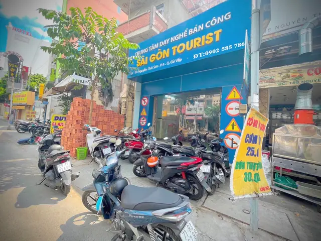 Tuyển Giáo Viên Dạy Lái Xe Ô Tô: Điều Kiện, Công Việc Và Cơ Hội Nghề Nghiệp