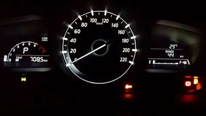 Xe Ô Tô Bị Hết Xăng: Nhận Biết Dấu Hiệu, Xử Lý Khẩn Cấp & Phòng Tránh Chuyên Sâu Xe Ô Tô Bị Hết Xăng: Nhận Biết Dấu Hiệu, Xử Lý Khẩn Cấp & Phòng Tránh Chuyên Sâu