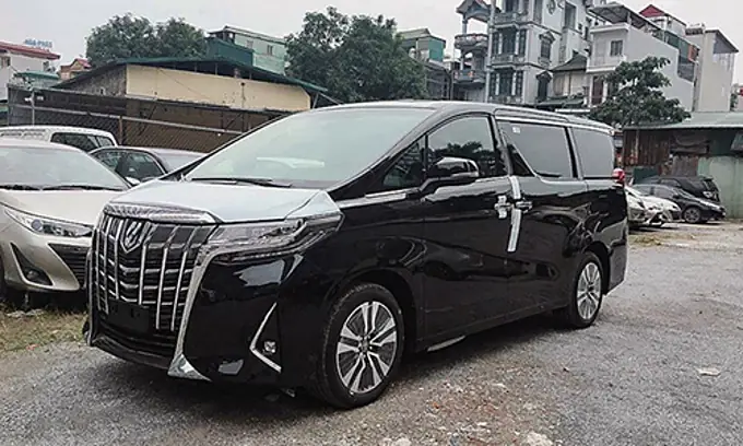 Toyota Alphard Vietnam