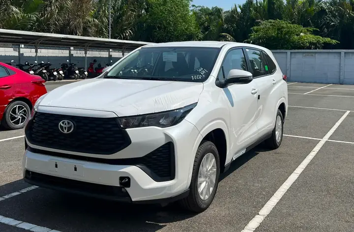 Ban Toyota Innova Ban Toyota Innova