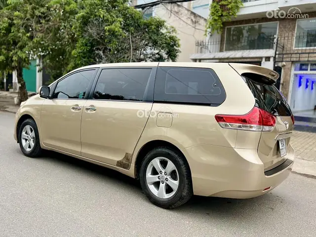 Bán Toyota Sienna 2010