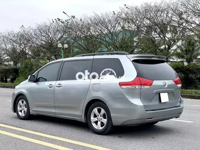Bán Toyota Sienna 2011