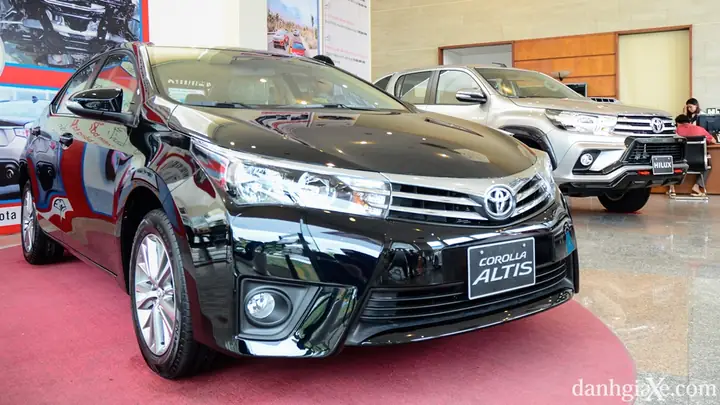 Giá Toyota Altis 2016