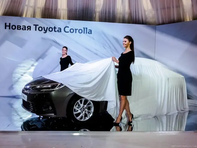 Giá Toyota Corolla 2017