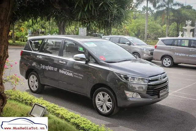 Giá Toyota Innova 2016