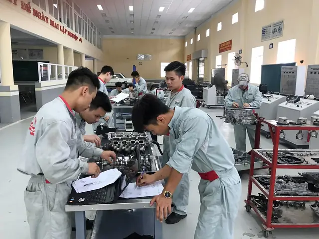 Kỹ Thuật Viên Toyota