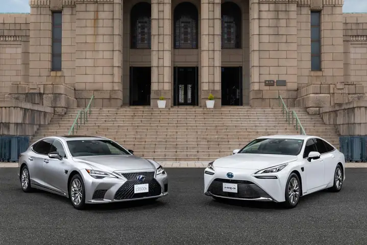 Lexus Với Toyota