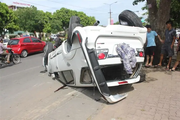 Thánh Lật Toyota Fortuner Thánh Lật Toyota Fortuner